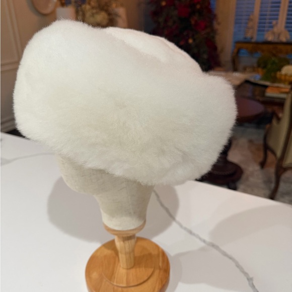 White Alpaca Wool Cossack Hat - NWOT - Picture 3 of 4